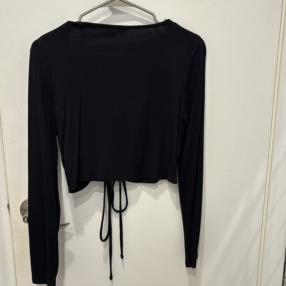 Very cute blouse from Francescas. Worn a few times but doesn’t fit me anymore. - Picture 2 of 3